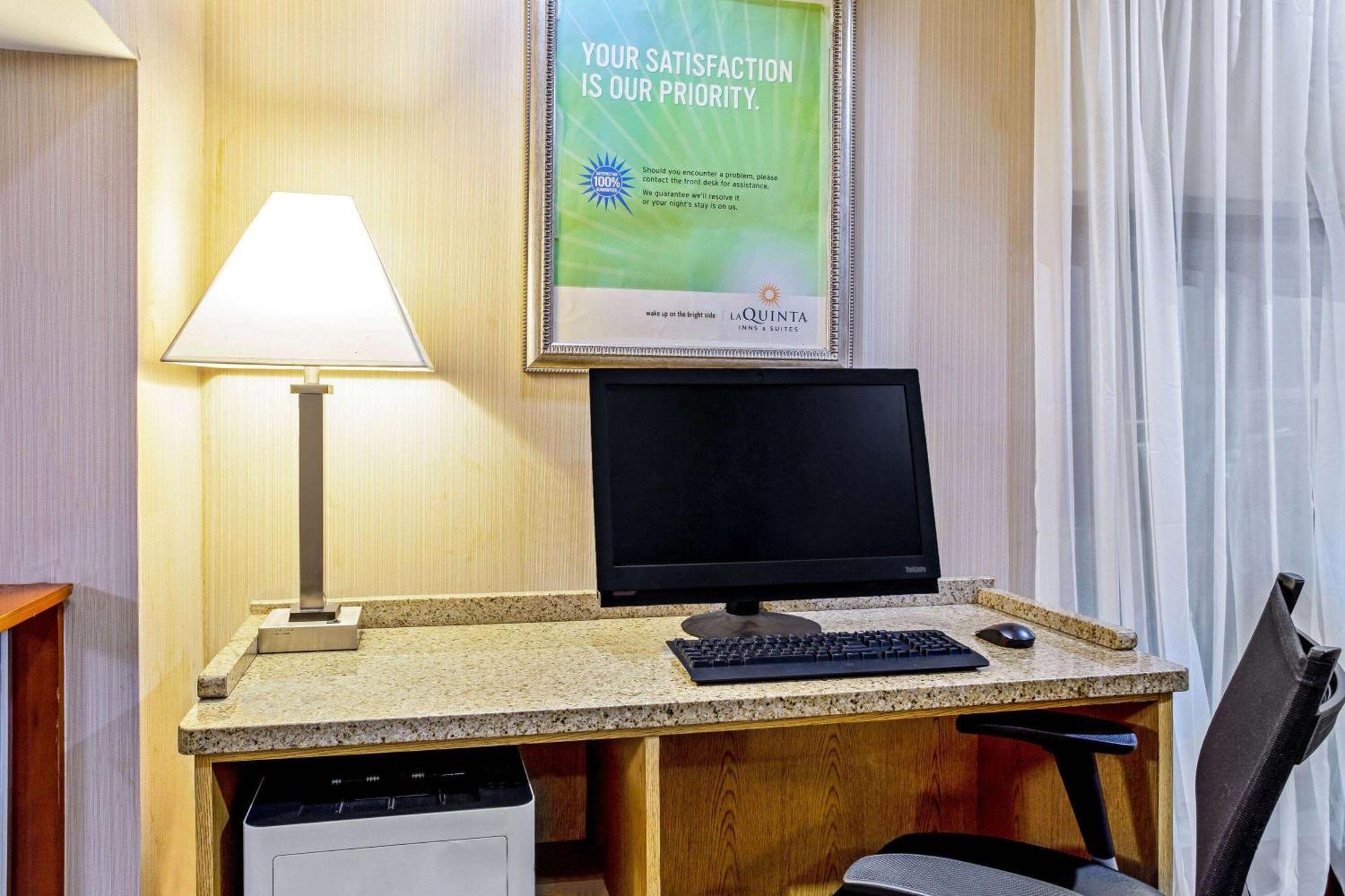 La Quinta By Wyndham Stamford / New York City Extérieur photo