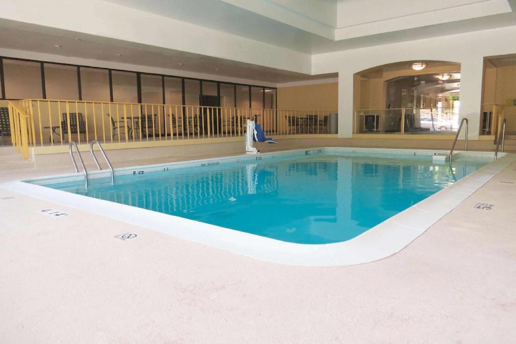 La Quinta By Wyndham Stamford / New York City Extérieur photo