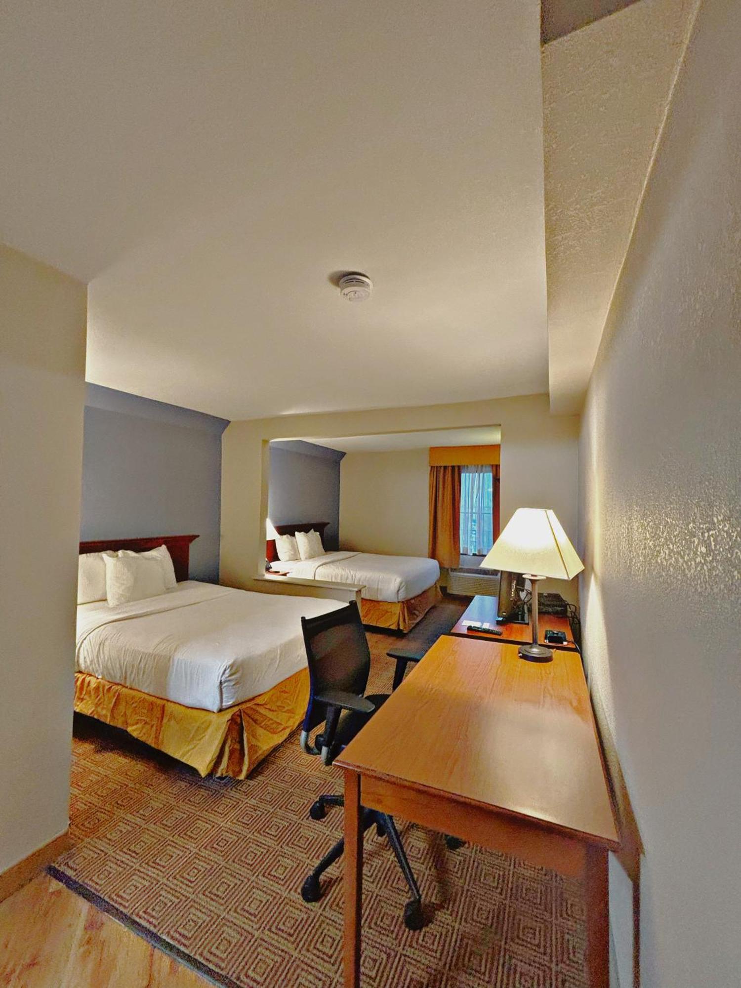 La Quinta By Wyndham Stamford / New York City Extérieur photo